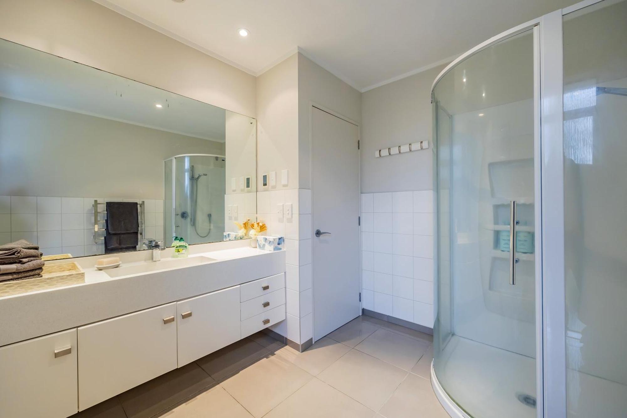 Entire House With Pool, Spa Auckland Exteriör bild