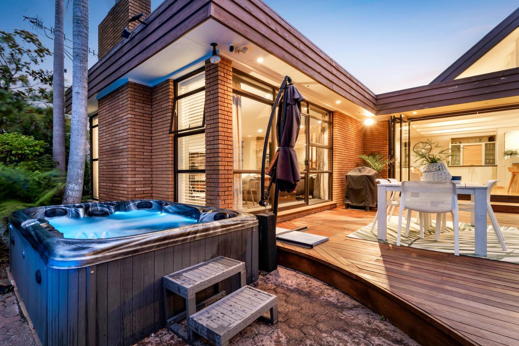 Entire House With Pool, Spa Auckland Exteriör bild